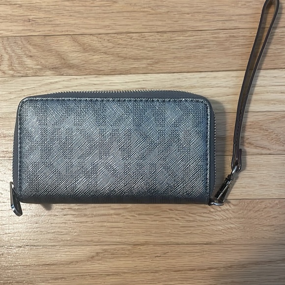 Michael Kors wristlet - Picture 2 of 5